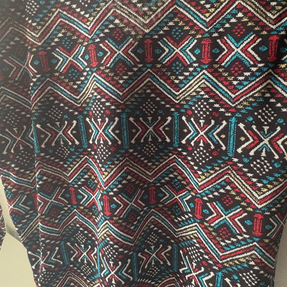 Geometric Patterned Woman’s Top - Picture 6 of 7